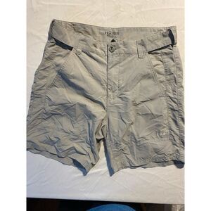 Huk Fishing Shorts Mens Large Light Gray Next Level Quick Drying Performance